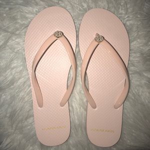 Tory Burch
Solid Thin Rubber Flip Flop Sandal